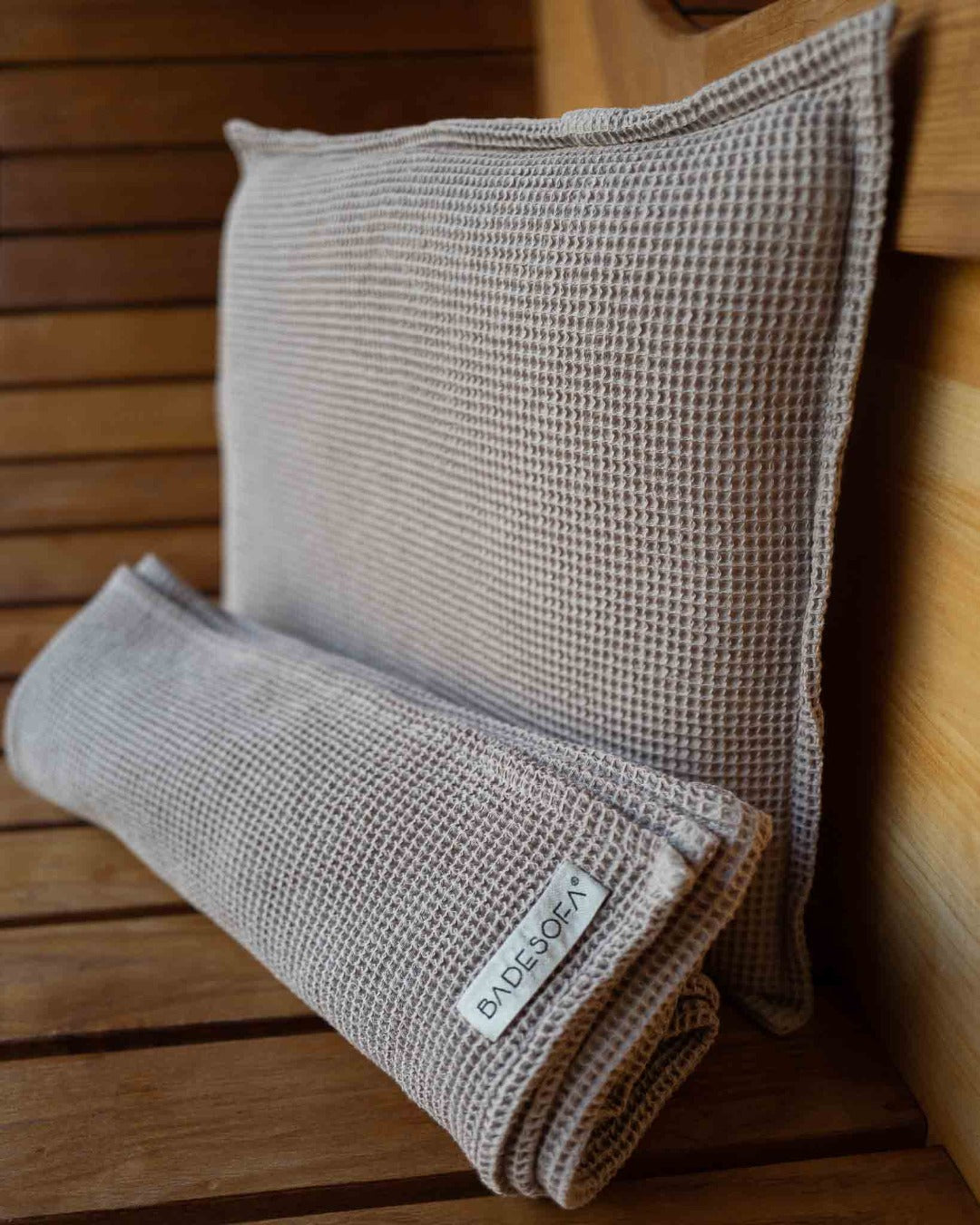 Saunakopfkissen und Saunatuch Baumwoll-Waffelpiqué in Taupe 